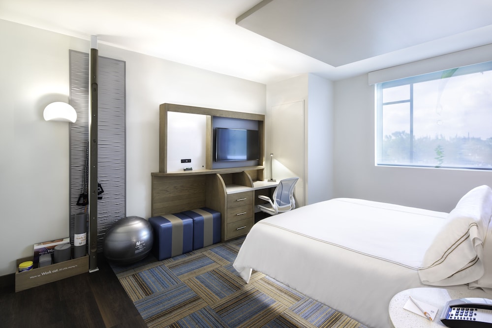 Standard Room, 1 King Bed, Lake View - Photo 3