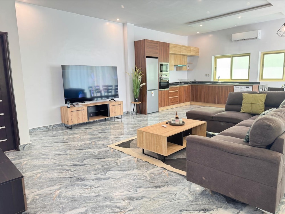 Family Apartment, 3 Bedrooms, Air conditioning, City View photo 1