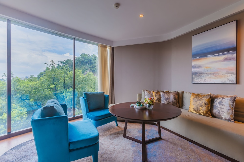 Deluxe Suite photo 2