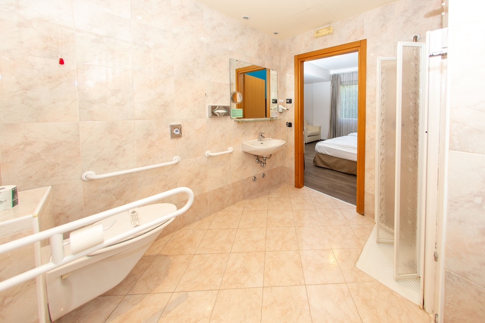 Standard Quadruple Room - Photo 3