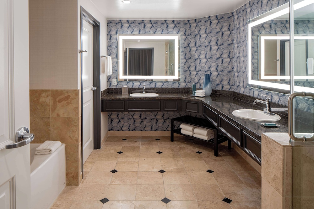 Executive Suite, 1 Bedroom - Photo 11