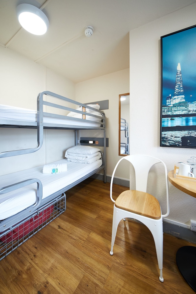 Private 2 Bunk Room, Shared Bathroom photo 3