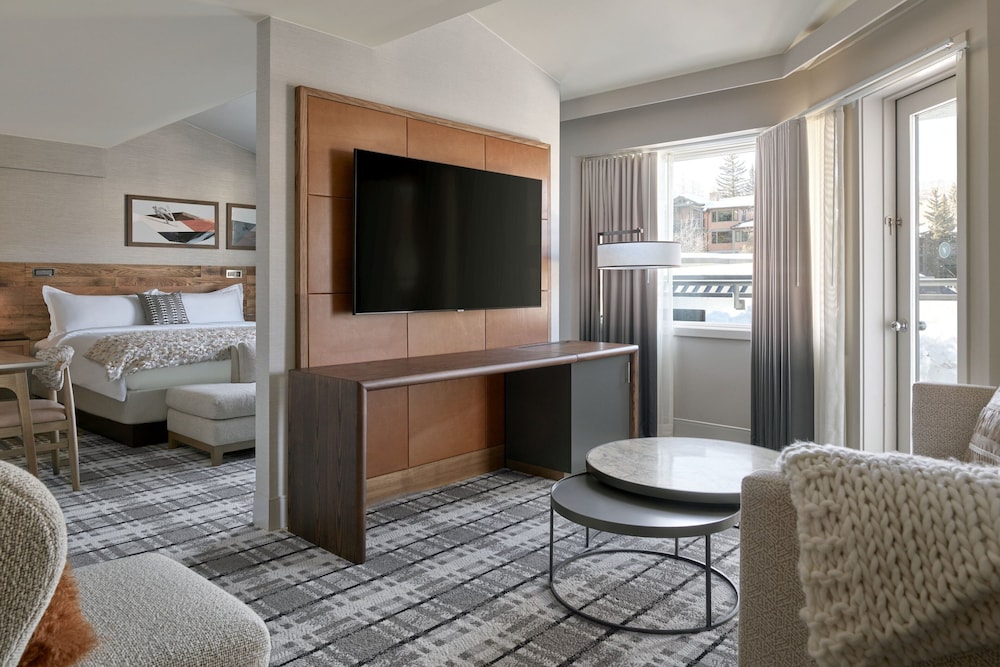 Junior Studio Suite, 1 King Bed with Sofa bed, Balcony - Photo 1