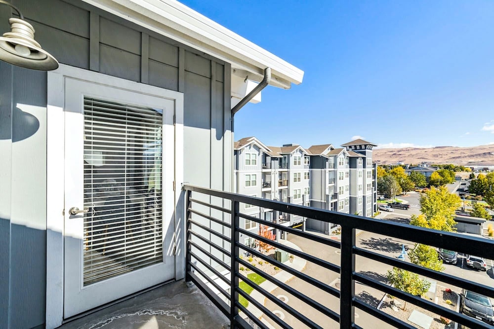 Designer Apt With Jacuzzi Pool Mountain Views, Bilde 14