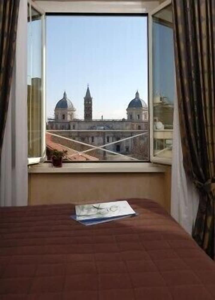 Classic Double Room, 1 King Bed photo 3