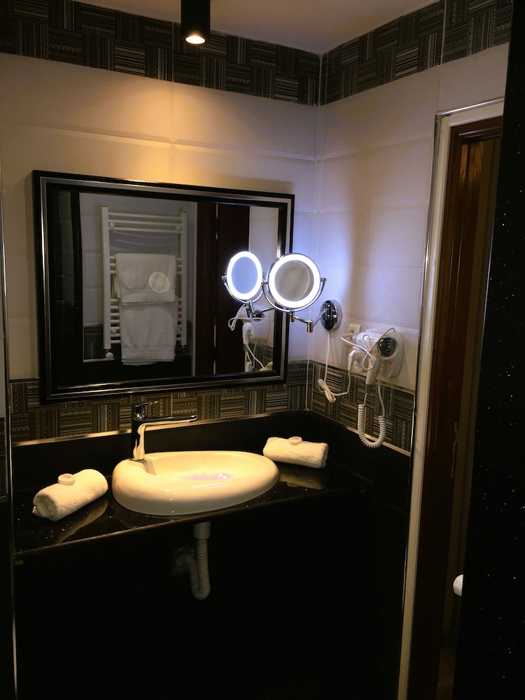 Junior Suite, Multiple Beds photo 2