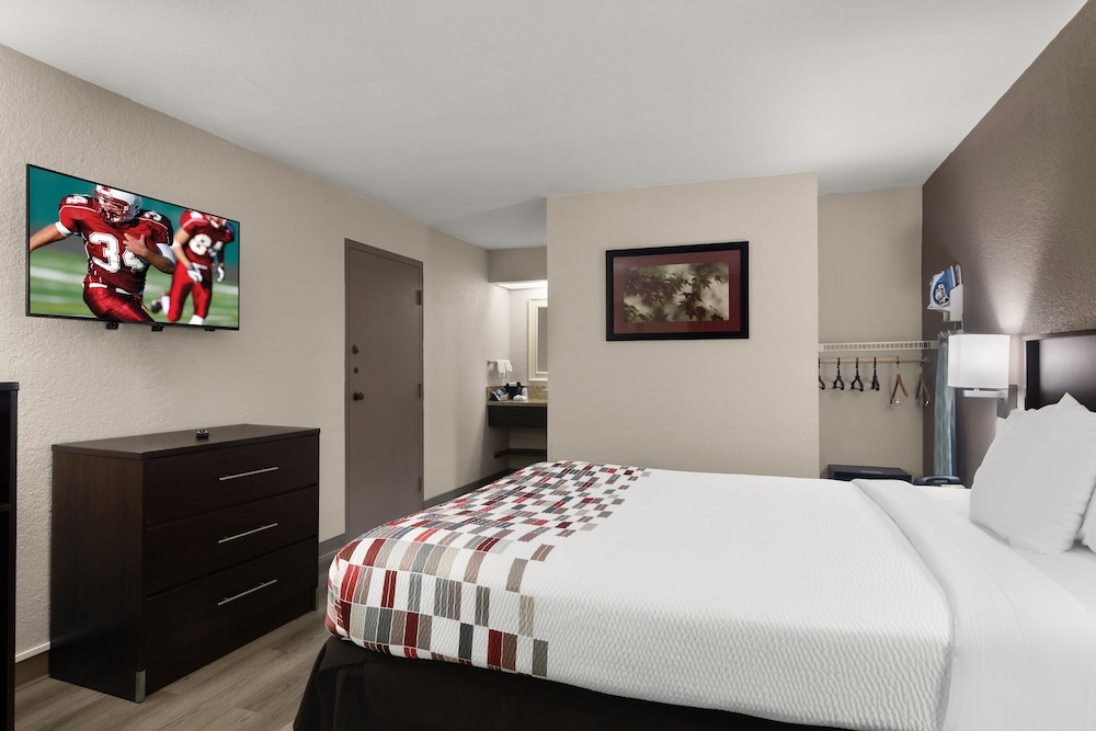 Deluxe Room, 1 Queen Bed, Accessible, Non Smoking - Photo 1