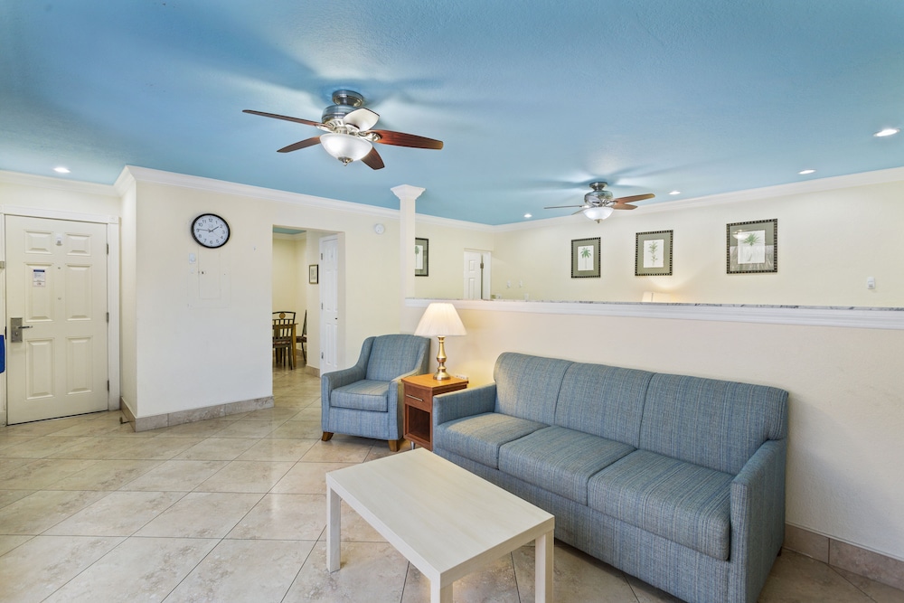Superior Efficiency Suite: 2 Double Beds in 1 Bedroom and 1 Sleeper Sofa - Photo 7