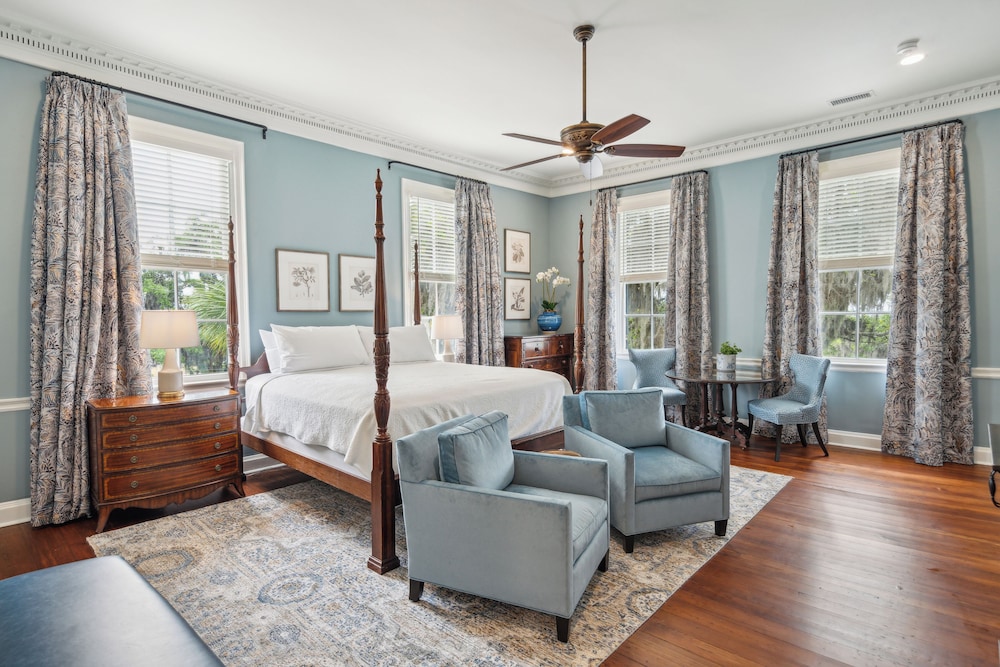 Deluxe Room, 1 King Bed, Bay View (Not Pet Friendly)