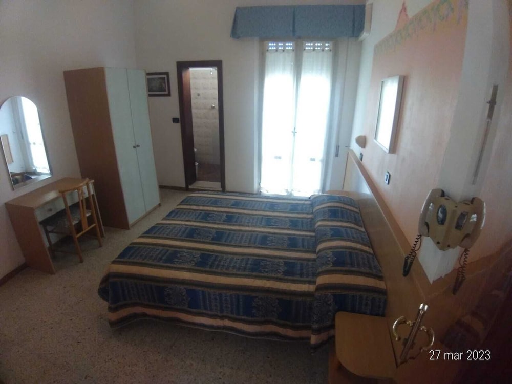 Basic Double or Twin Room photo 1