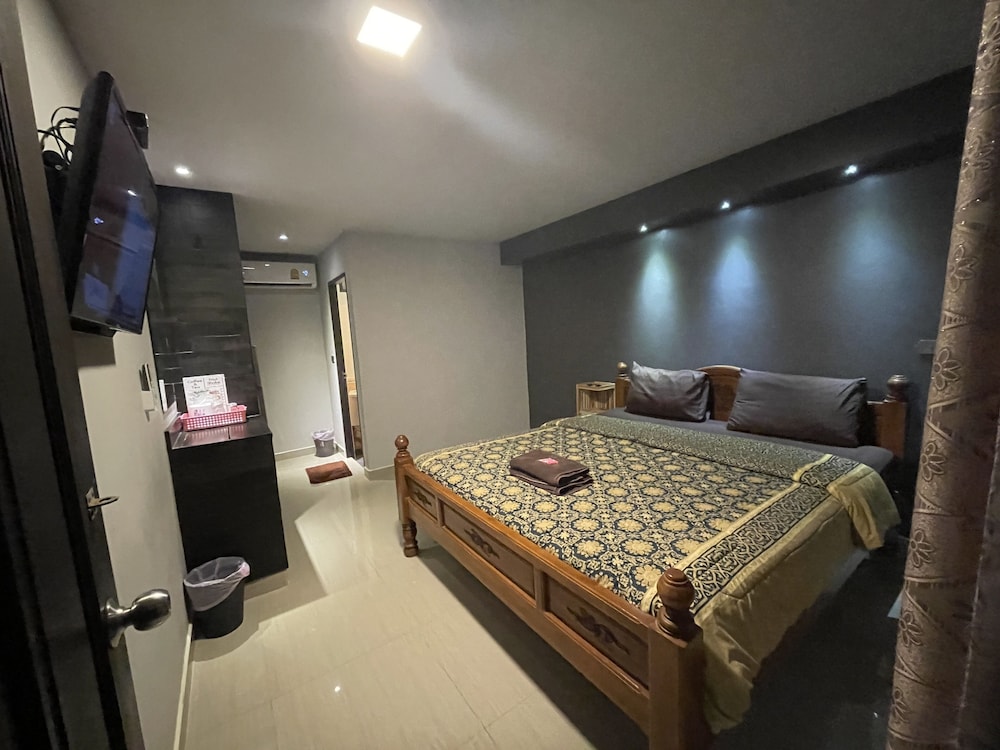 Deluxe Double or Twin Room photo 1