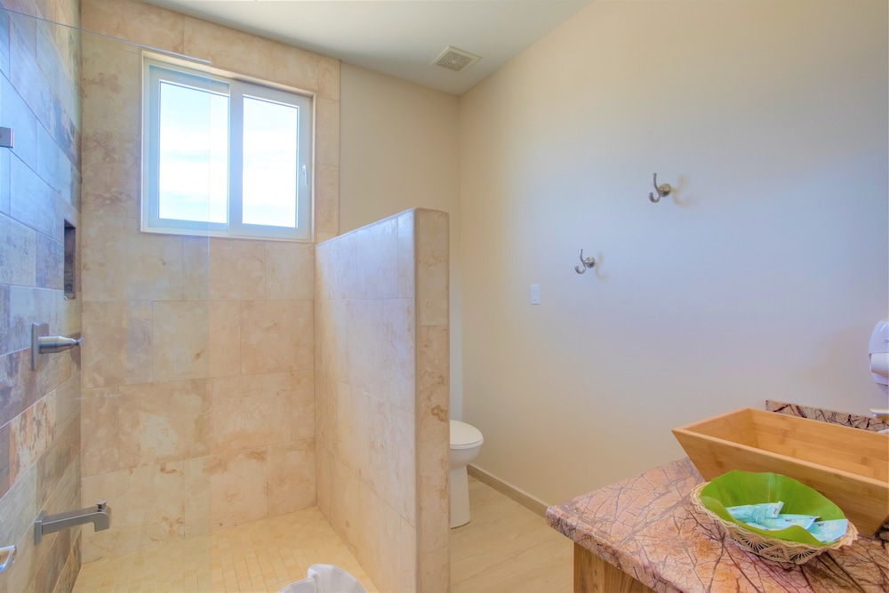 Signature Suite, 1 Bedroom, Ocean View, Oceanfront, photo 6