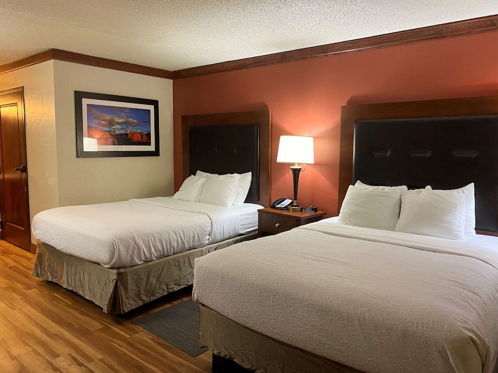 Standard Room, 2 Queen Beds, Non Smoking, Refrigerator & Microwave photo 1