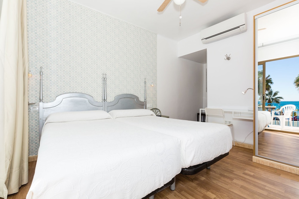 Double or Twin Room, Terrace, Partial Sea View photo 3