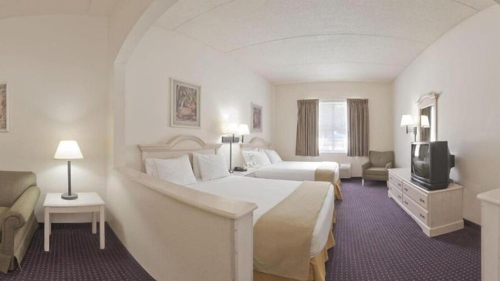 Suite, 2 Queen Beds - Photo 1