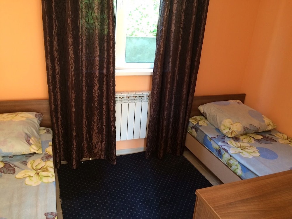 Basic Twin Room photo 1