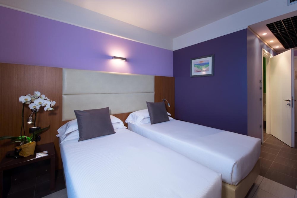 Classic Double or Twin Room - Photo 5