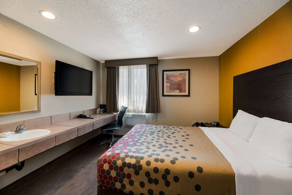 Room, 1 Double Bed, Non Smoking - Photo 1