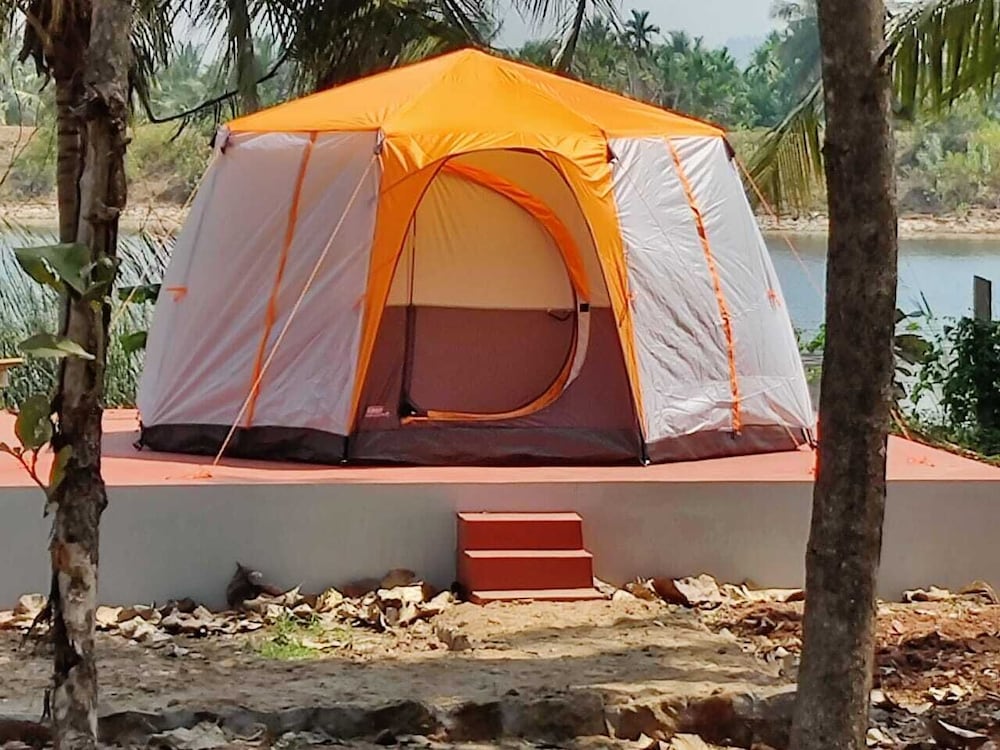 Basic Tent photo 3
