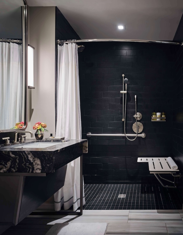 Room, 1 King Bed, Accessible (Shower)