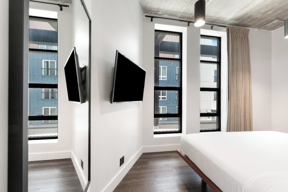 Junior Suite, 1 King Bed, Kitchenette - Photo 5