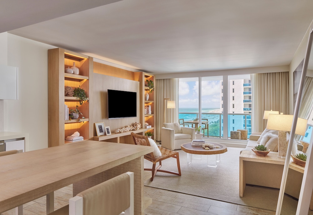 Room, 1 King Bed, Balcony, Ocean View - Photo 7