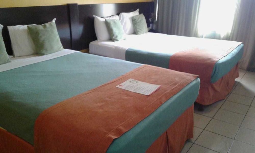 Standard Room, 2 Queen Beds (Back room) photo 1