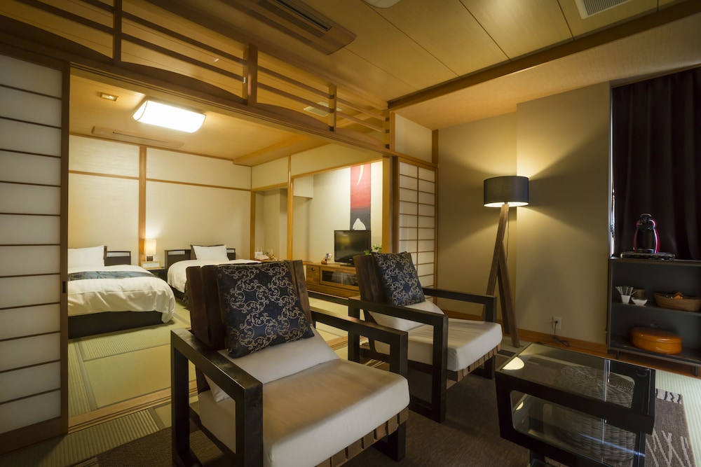 Premium Twin Room photo 3