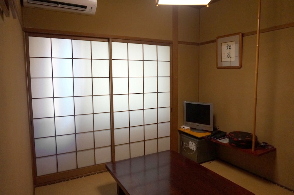 Japanese Style Room, 6 Tatami Mats	shared Bathroom photo 2