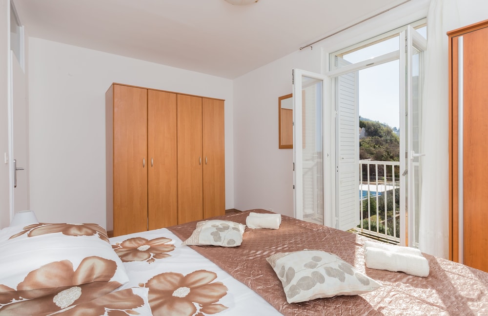 Apartment (One Bedroom Apartment)