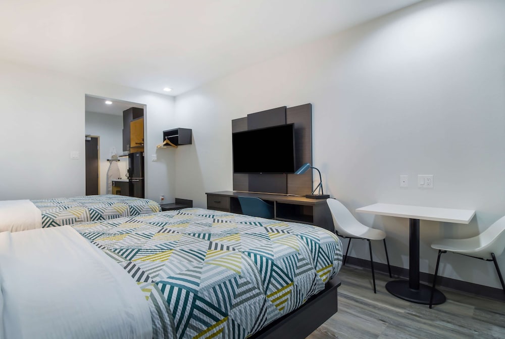 Deluxe Room, 2 Queen Beds, Non Smoking, Kitchenette