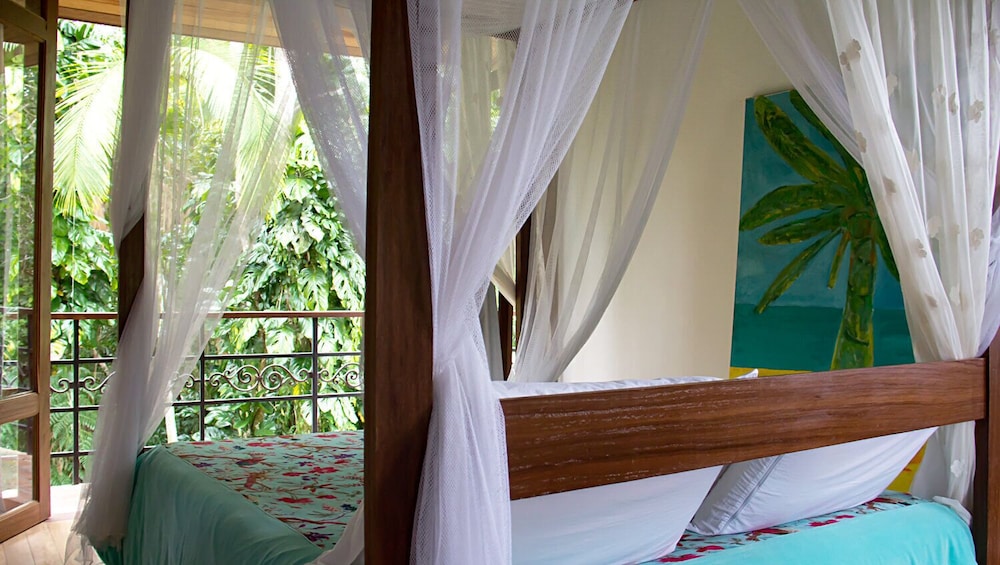 Exclusive House, Multiple Bedrooms, Private Pool, Garden View