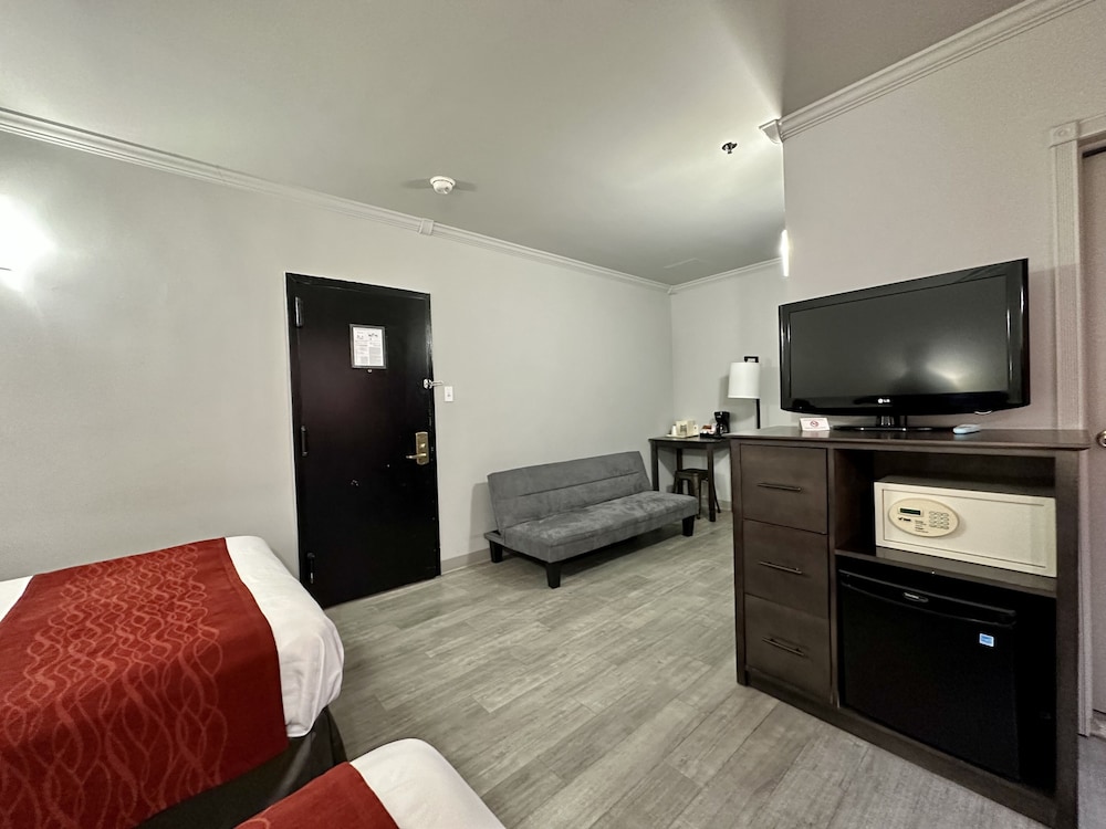 Standard Room, 2 Full Beds, Sofa, Non Smoking photo 2