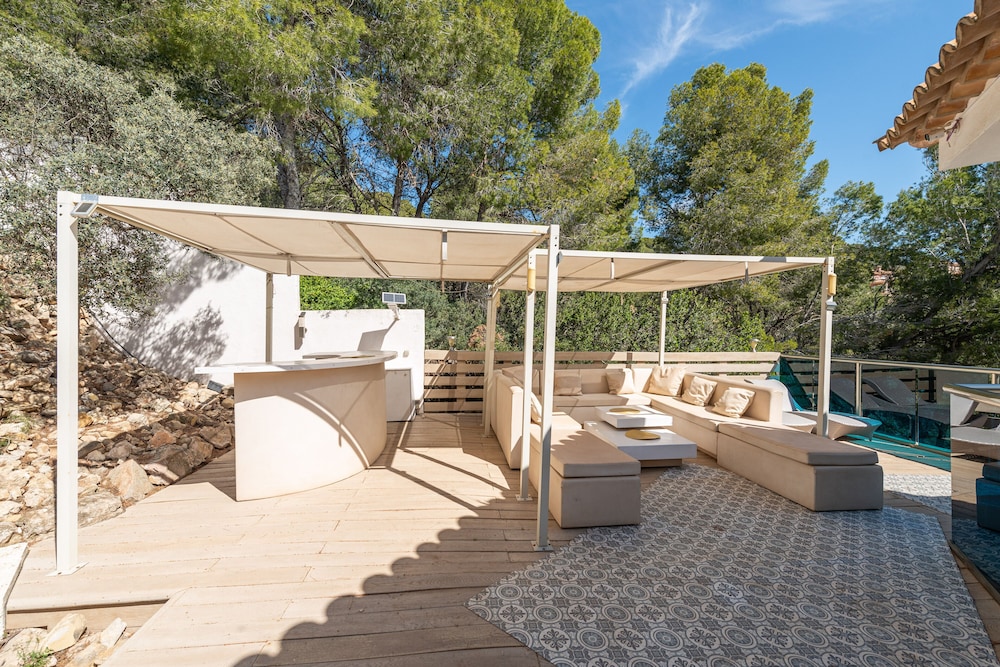 Villa photo 2