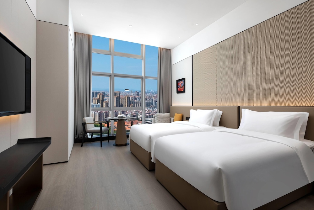 Room, 2 Twin Beds, Non Smoking, City View