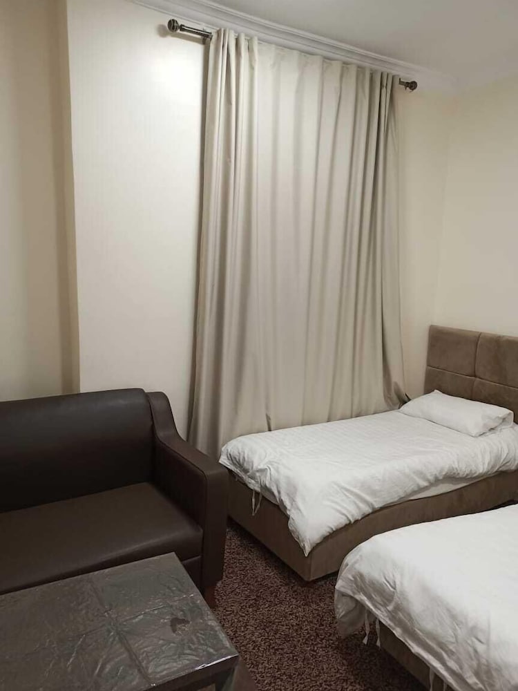 Economy Triple Room, 3 Twin Beds photo 1