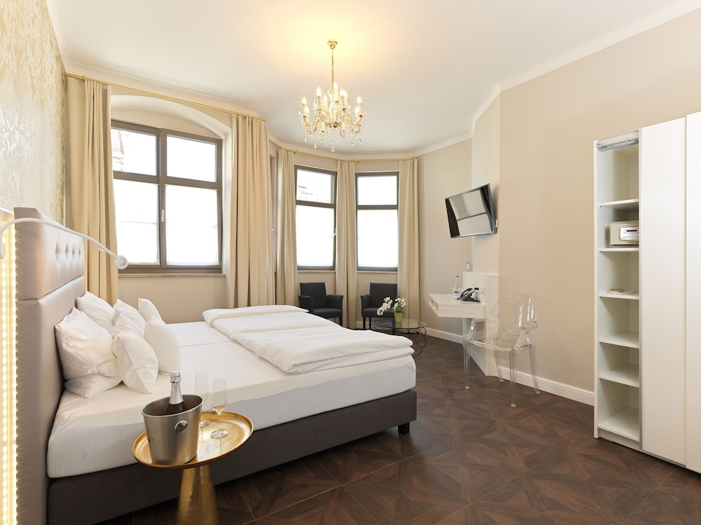 Deluxe Suite