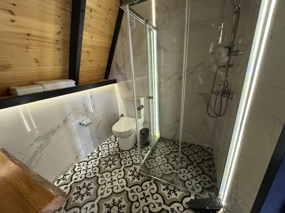Standard Quadruple Room, Mountain View photo 3