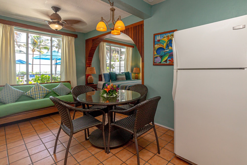 Standard Studio, 1 King Bed, Kitchen, Partial Ocean View photo 2
