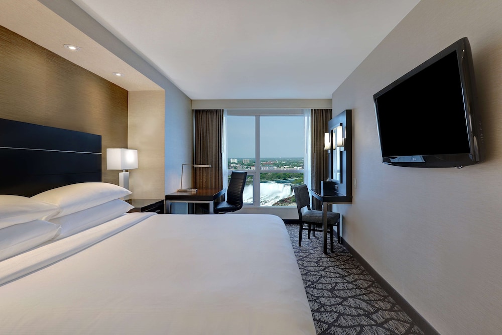 King Bed with Sofa Bed and view of Niagara Falls & American Falls - Floor 15