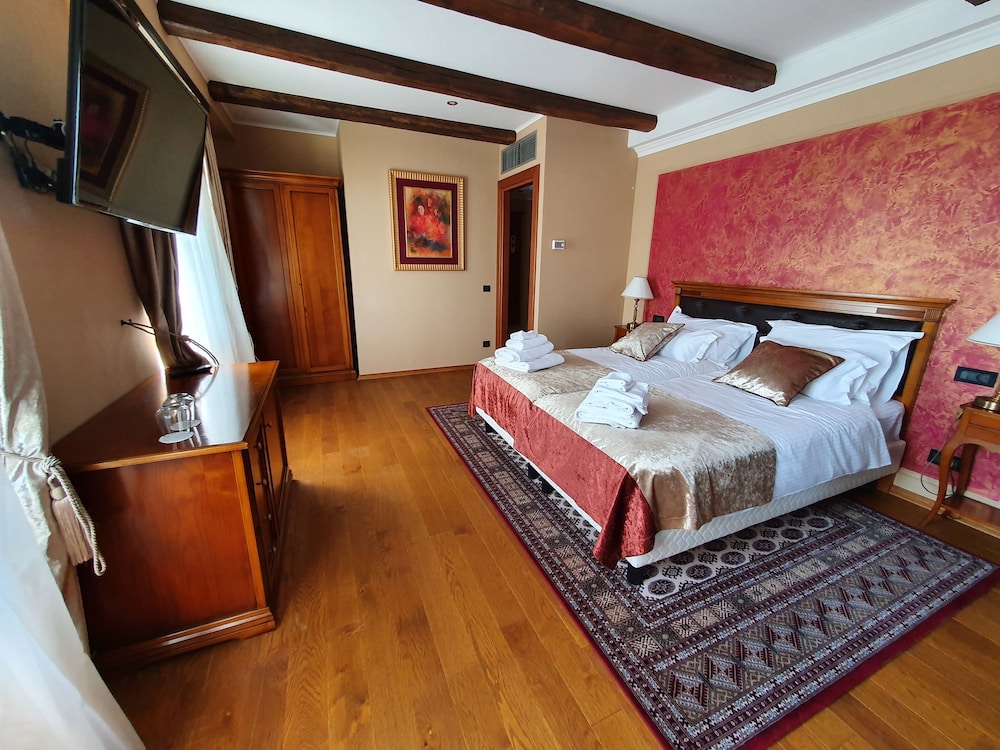 Exclusive Room