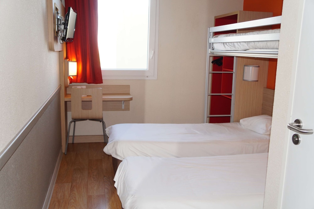 Standard Room, 3 Twin Beds photo 1