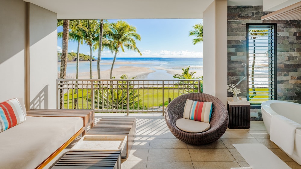 Room, 1 King Bed, Balcony, Beachfront photo 5