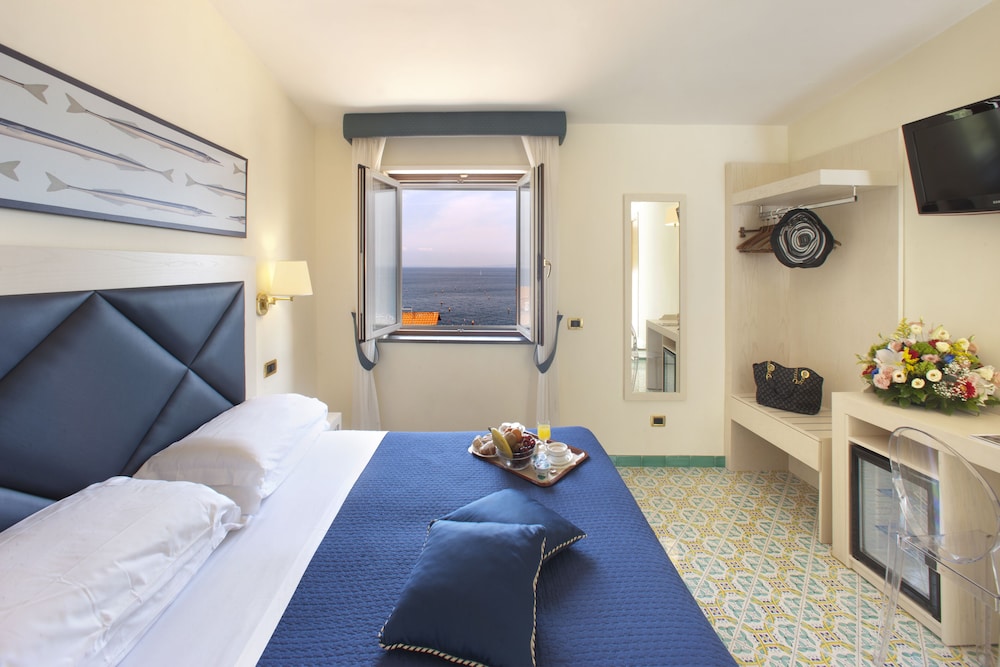 Panoramic Quadruple Room photo 3