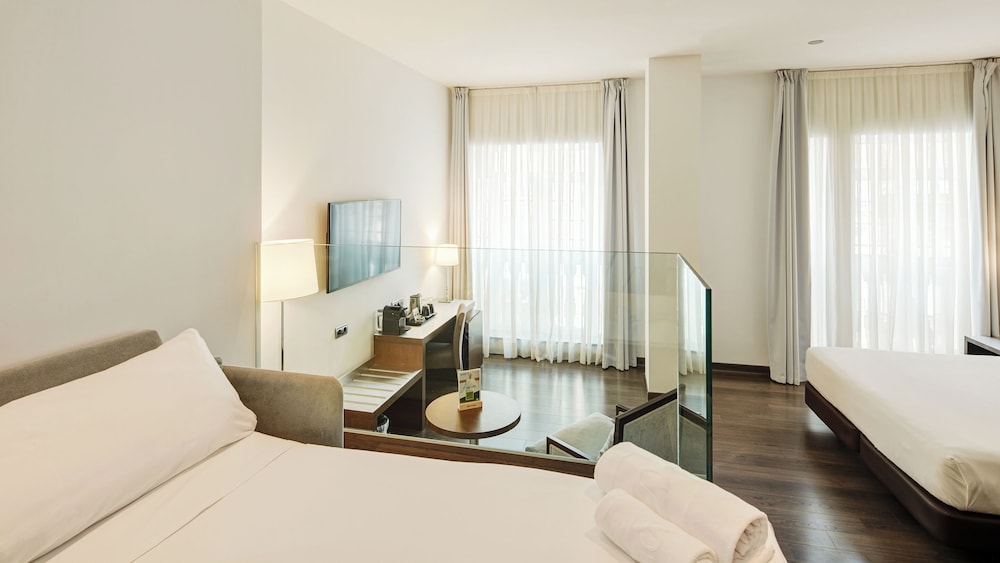 Classic Triple Room (with Double Bed) - Photo 5