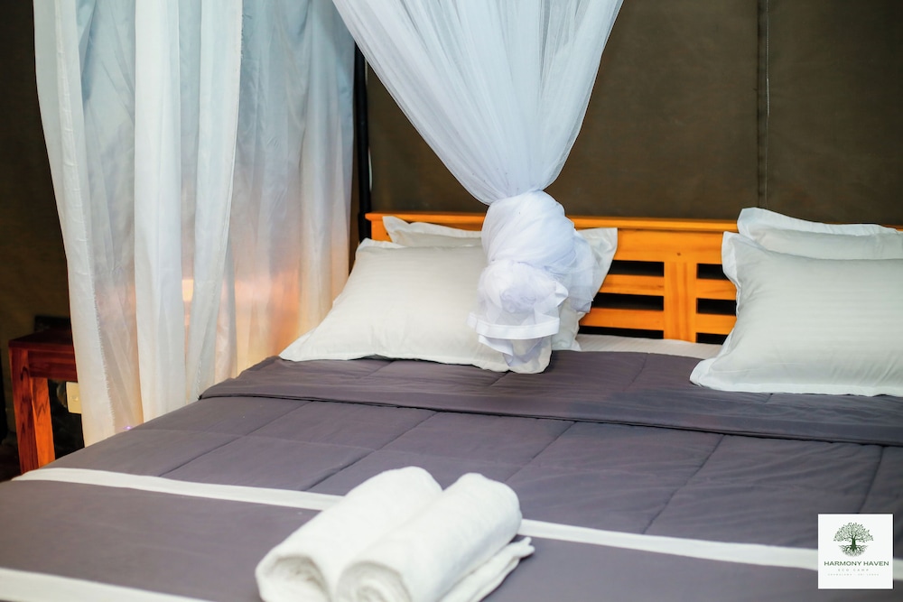 Luxury Tent, Lake View, Lakeside photo 1