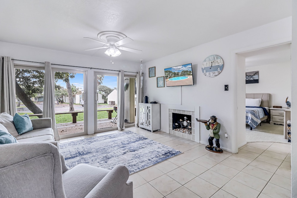 Condo, 2 Bedrooms