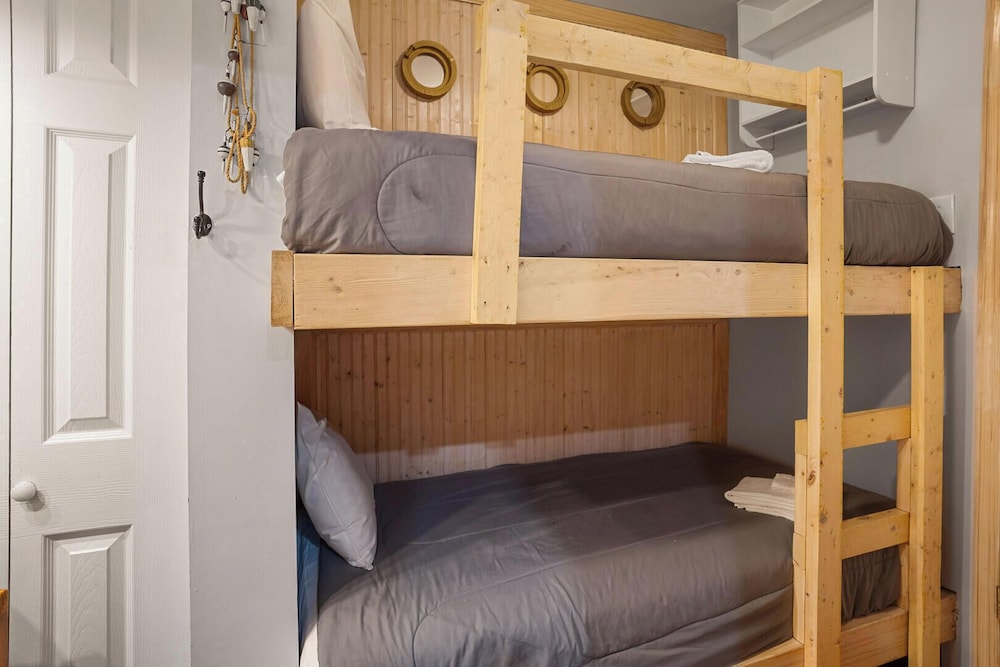 Room, Multiple Beds, Balcony photo 3