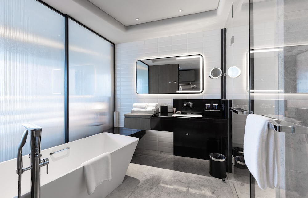 Suite - Photo 3