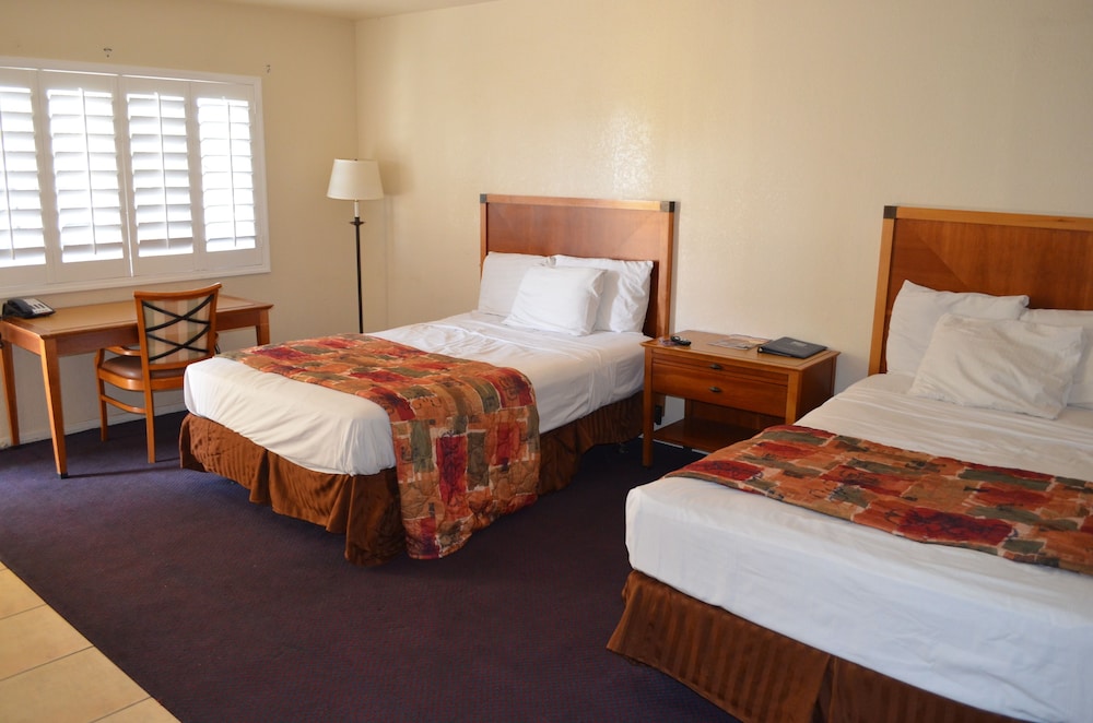Standard Single Room, 2 Double Beds, Non Smoking photo 1
